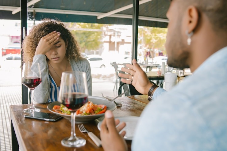 ¡Se armó la gorda! Tuvo una cita con una mujer que conoció en Tinder y se apareció el marido