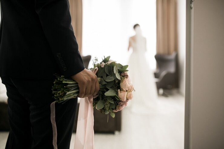 “Es una tóxica”: Quería acompañar a su hijo al altar, pero su nuera se lo impidió y arruinó la boda (VIDEO)