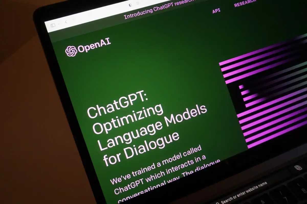 OpenAI estrenó una versión más pequeña y barata de su modelo de inteligencia artificial