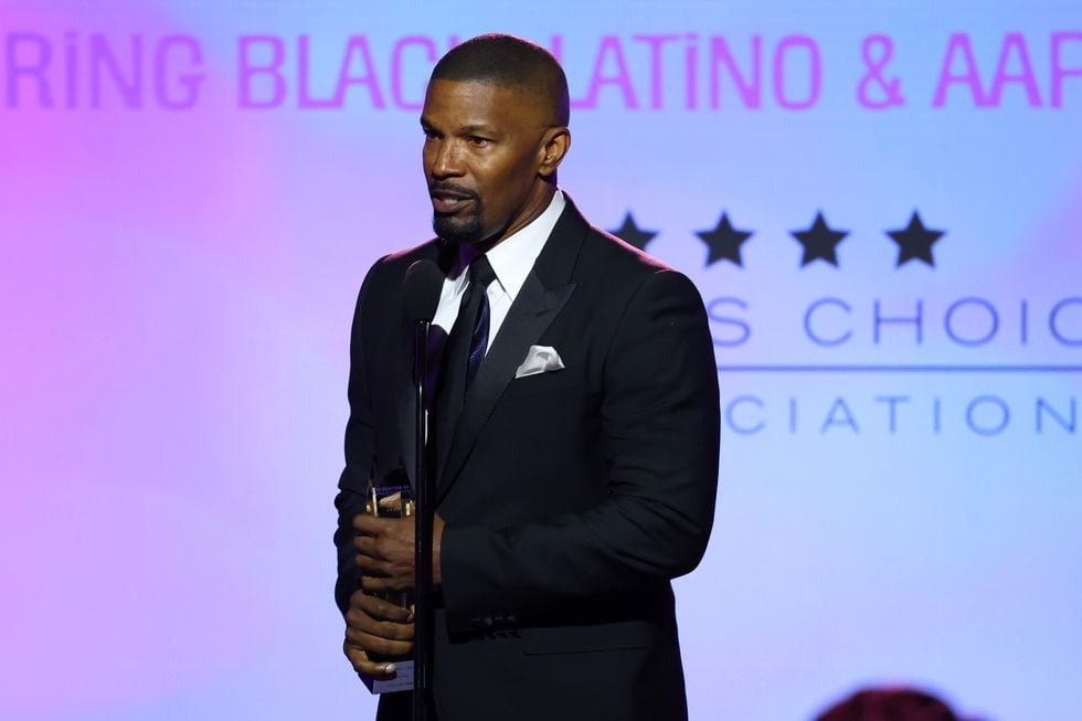 “No podía caminar”: Jamie Foxx reaparece en público por primera vez tras enfrentar grave problema de salud