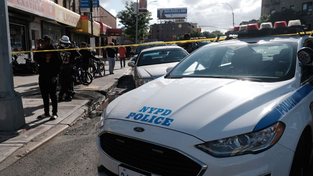 No le pagaron la renta: casero intentó quemar edificio en Brooklyn con ocho personas adentro