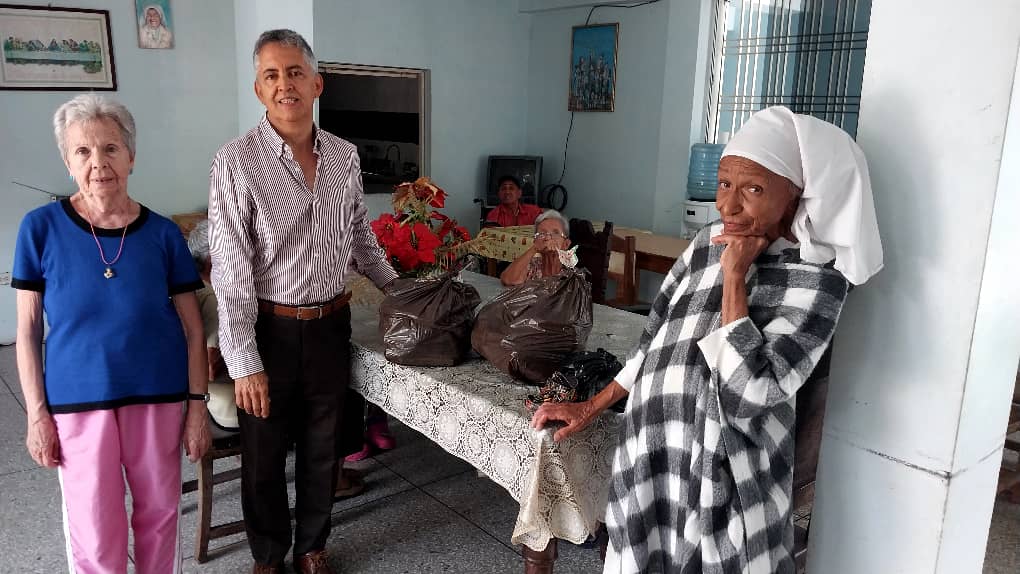 Voluntarios llevaron la tradicional hallaca a nueve geriátricos del Táchira