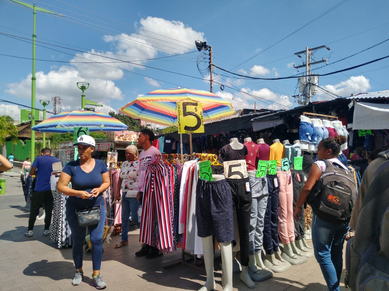 Calles full de gente versus tiendas vacías: Ventas decembrinas cayeron más de 40 % en Valencia