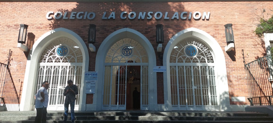 Henry Ramos acudió al colegio La Consolación en Caracas para votar en el referéndum sobre el Esequibo #3Dic (Fotos)