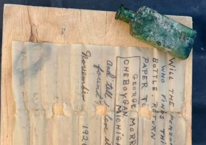 Hallan en el mar una botella con un mensaje de 1926 y encuentran a la hija de quien lo escribió