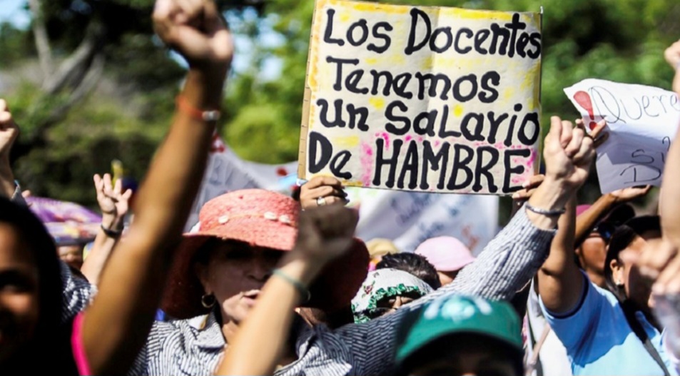 Profesores universitarios cierran el año con un salario mensual de 15 dólares