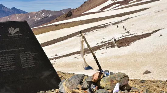 Qué queda del avión de los uruguayos de “La sociedad de la nieve” y cómo es la travesía para llegar al lugar