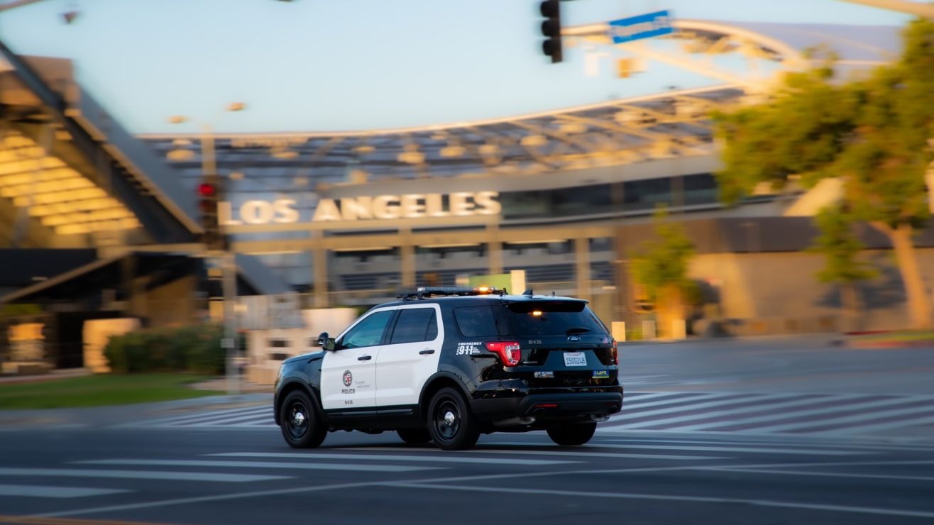 Horror en Los Ángeles: Anciano se quitó la vida luego de matar a tres miembros de su familia