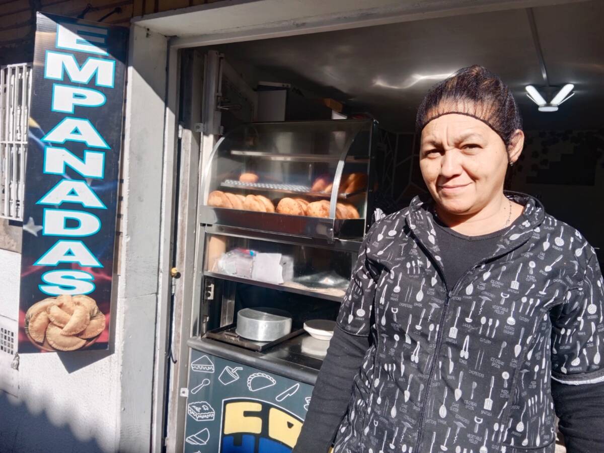 Dejó una próspera pastelería en Venezuela para conquistar a Bogotá con sus empanadas