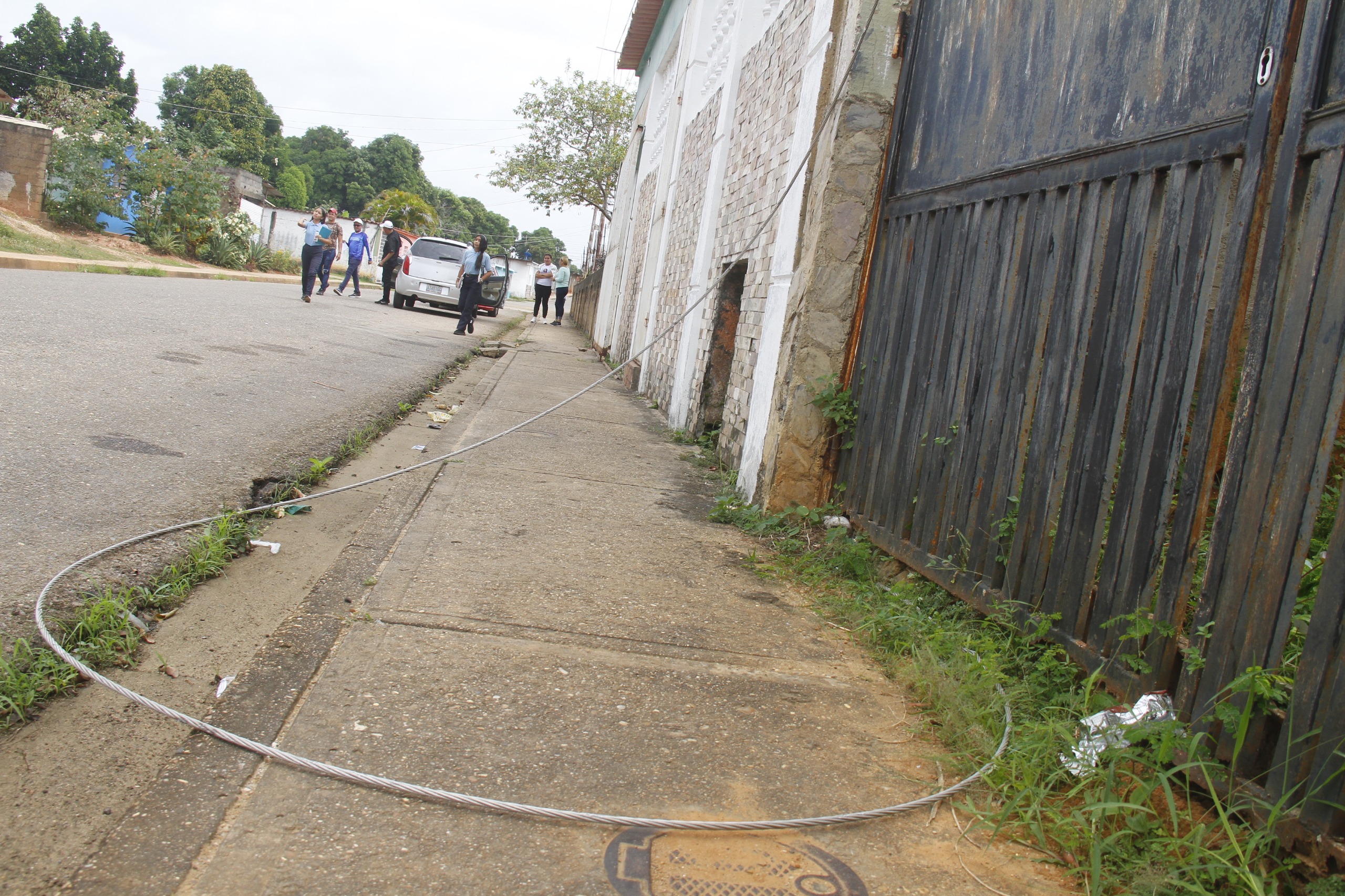 Unas 400 familias quedaron a oscuras en Maturín tras caída de unas guayas