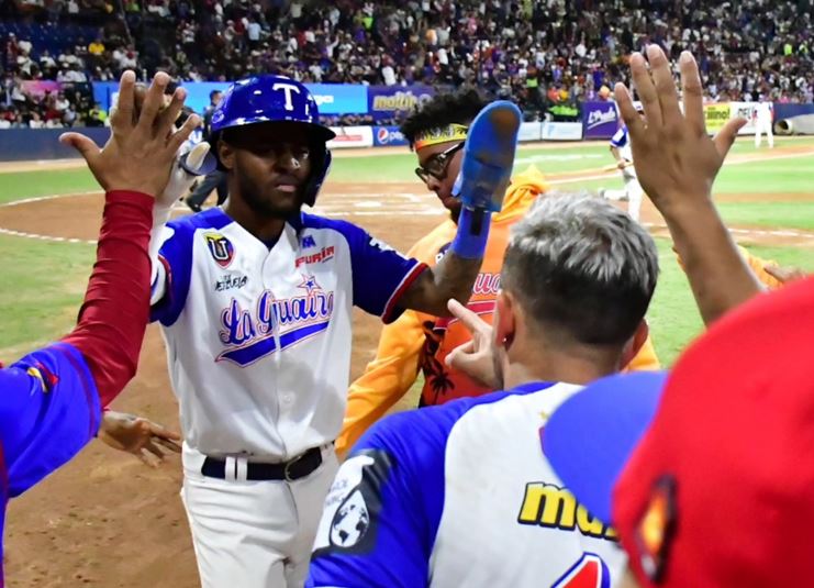 Tiburones extendieron su invicto tras superar a los Leones