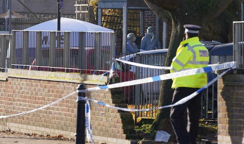 Un hombre armado con una ballesta es abatido a tiros por la Policía en Londres