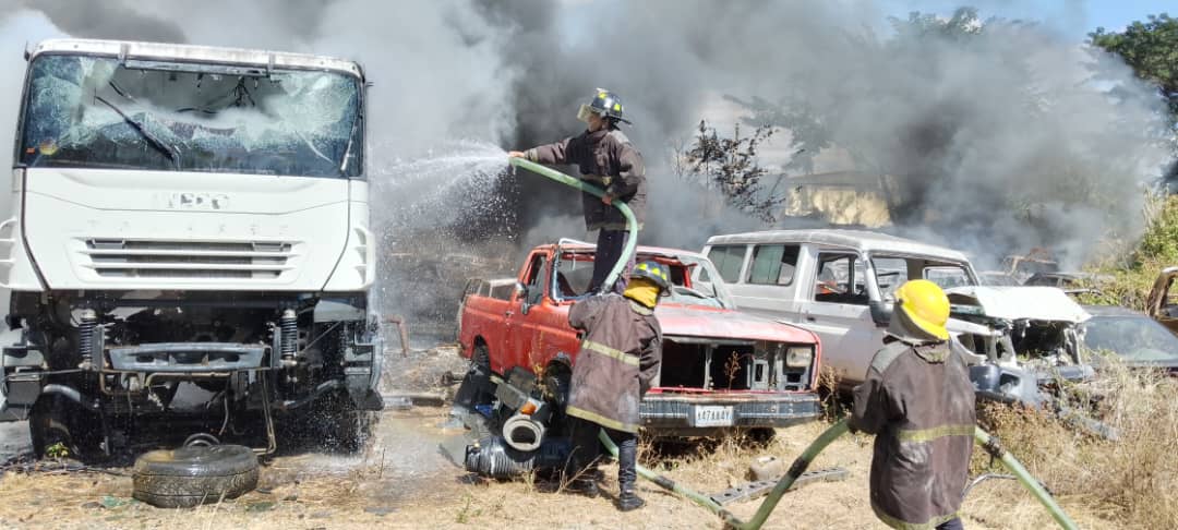 ¡Con cisternas prestadas! Bomberos sofocaron incendio en Guárico