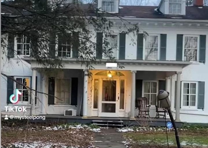 VIDEO: Encontró en el sótano de su casa una habitación secreta que es espeluznante