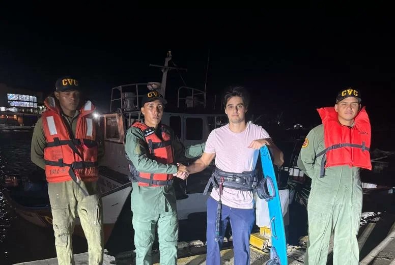 EN VIDEO: El milagroso rescate de un kitesurfista varado en altamar frente a las costas de Cumaná