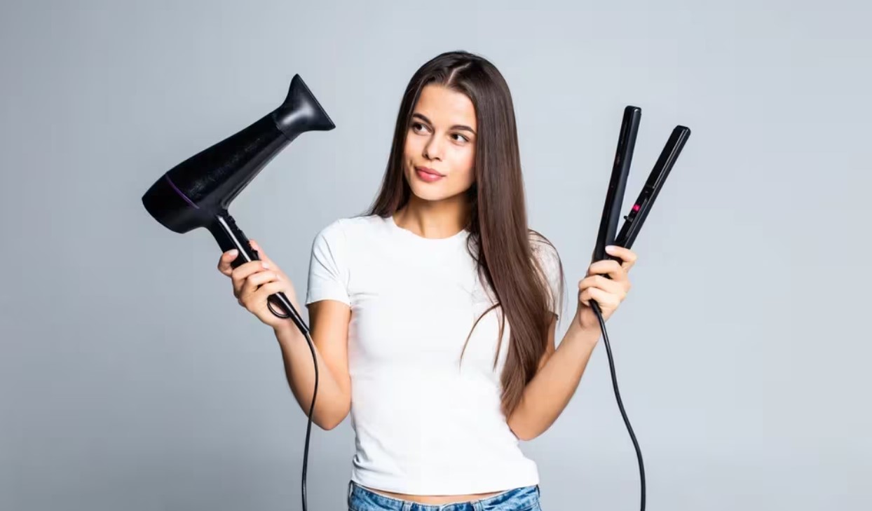 Del secador a la plancha, cómo usar las herramientas de calor para no castigar el cabello