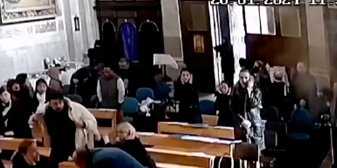 El momento en que terroristas del Isis atacaron una Iglesia de Turquía en plena ceremonia (VIDEO)