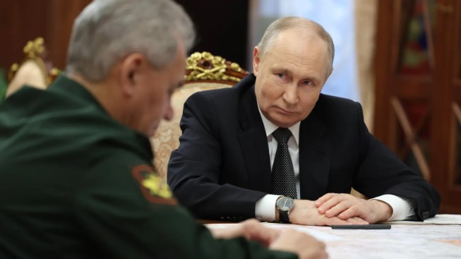 Putin premia con un ascenso al subdirector del Servicio Penitenciario ruso tras la muerte de Navalni