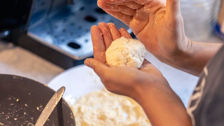 Abuelita mató con buñuelos a su familia en Bolivia: confundió la leche con peligroso químico