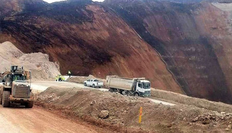 Dos hombres atrapados bajo los escombros de una mina derrumbada en Turquía