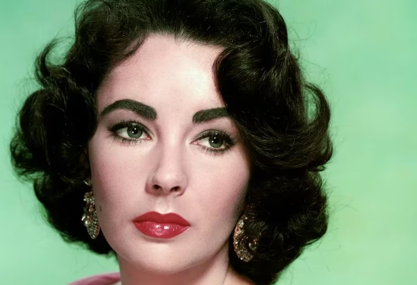 Elizabeth Taylor: la diva de Hollywood que se casó 8 veces, lo tuvo todo y creyó pagar su buena suerte con desastres