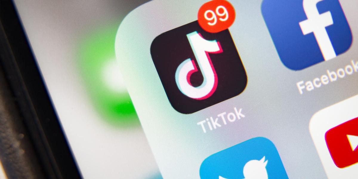 Millonaria multa a Tik Tok en Italia por el reto de “la cicatriz francesa”