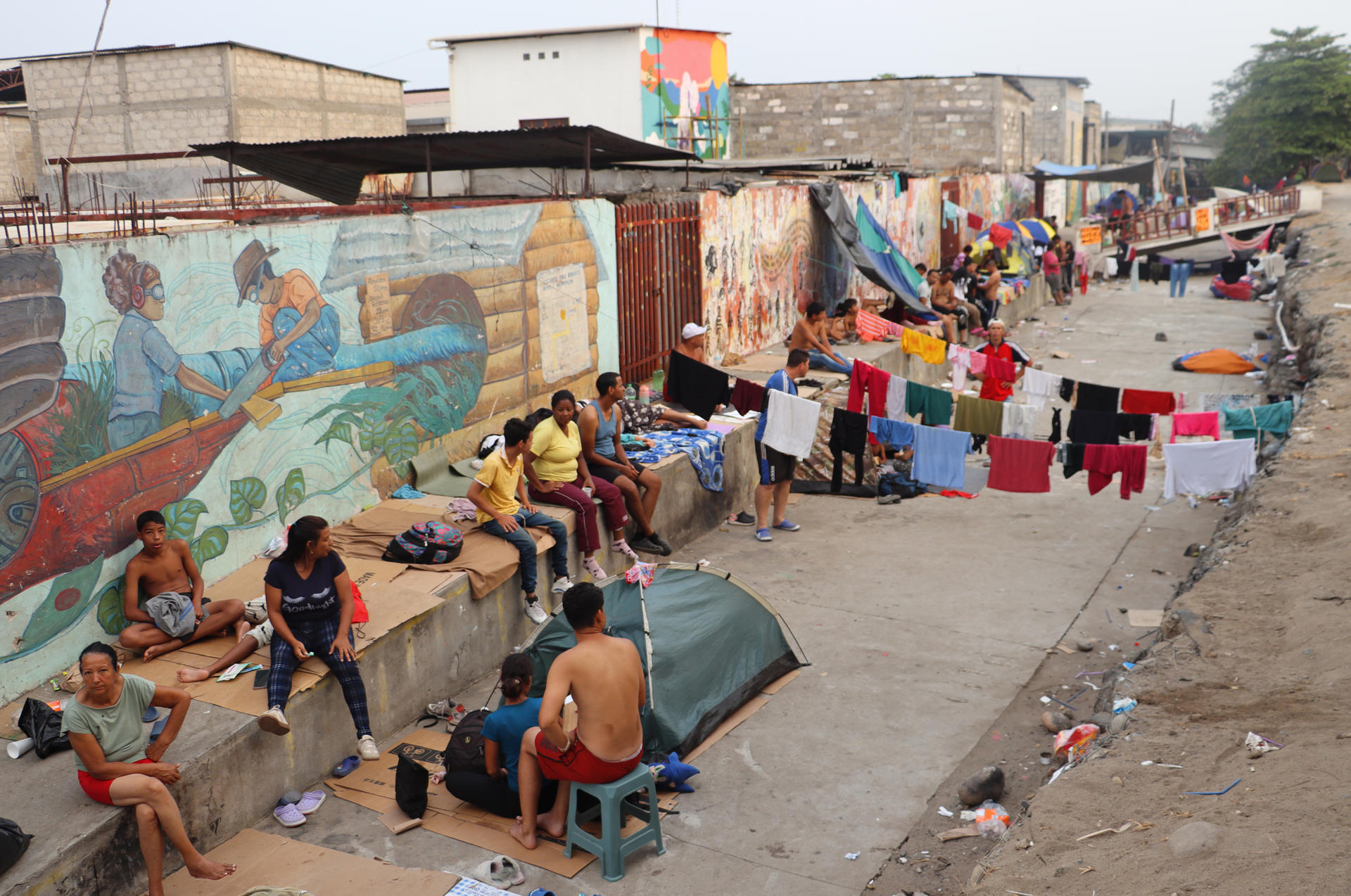 Migrantes pidieron fin a su sufrimiento con un viacrucis en la frontera de México con EEUU