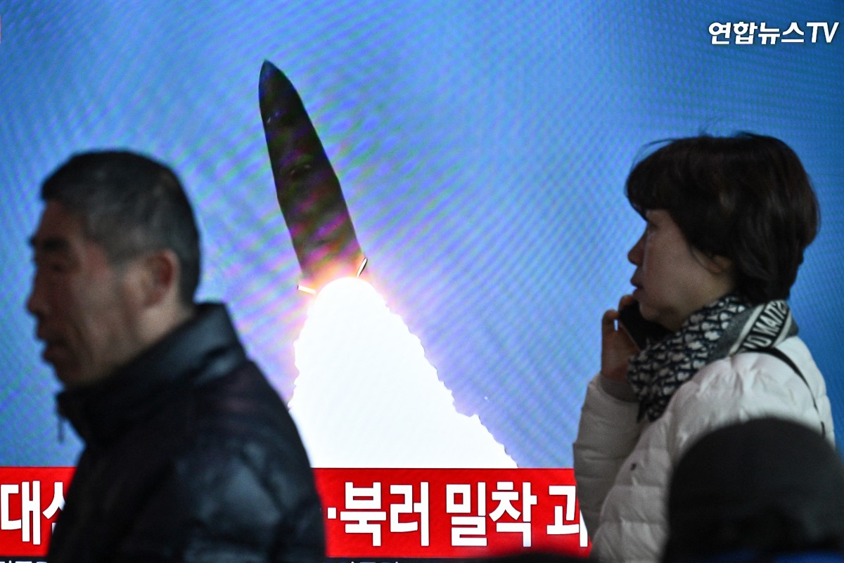 Corea del Norte afirma haber disparado con éxito un misil de ojivas múltiples
