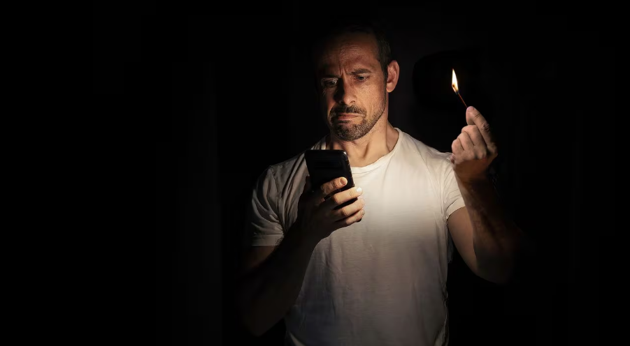 El truco para cargar la batería del celular cuando no hay luz en la casa