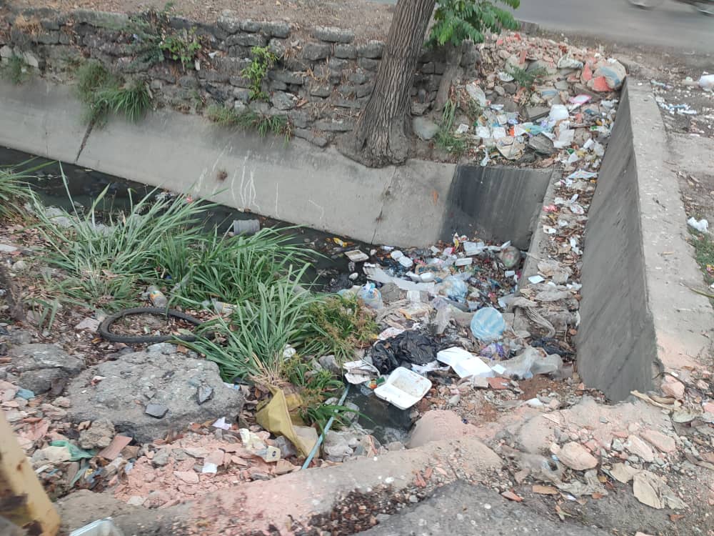 Maracay: En Caña de Azúcar necesitan ayuda… porque ya no aguantan más la basura