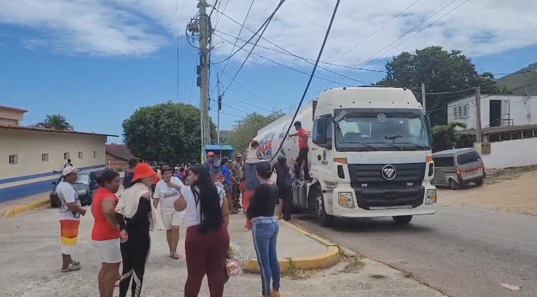 Habitantes de Margarita rechazan “limosna” de agua que les ofrece Hidrocaribe