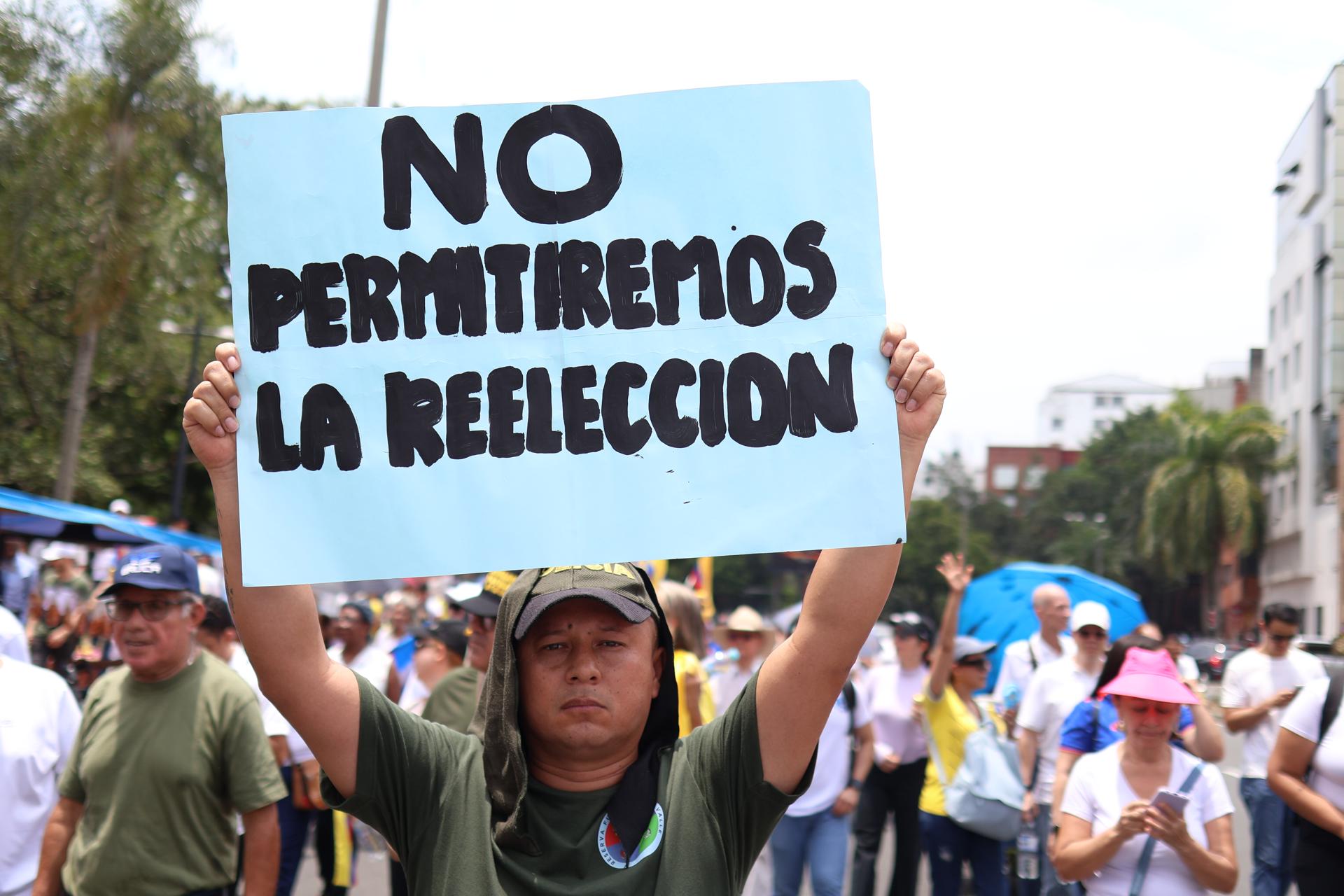 Confianza en los gobiernos latinoamericanos es muy baja y ha empeorado desde 2008