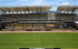 Se desprendió nueva lona del techo del estadio Pueblo Nuevo a días de comenzar la Libertadores (VIDEO)