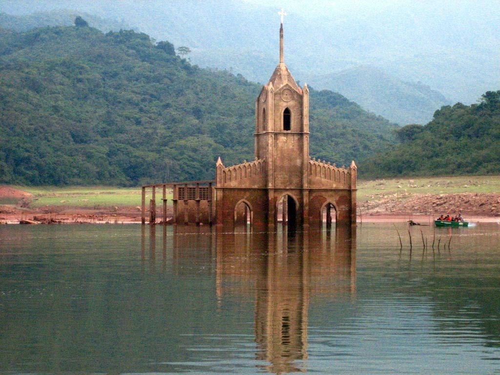 La sequía dejó completamente descubierta una iglesia sumergida en embalse de Táchira (VIDEO)