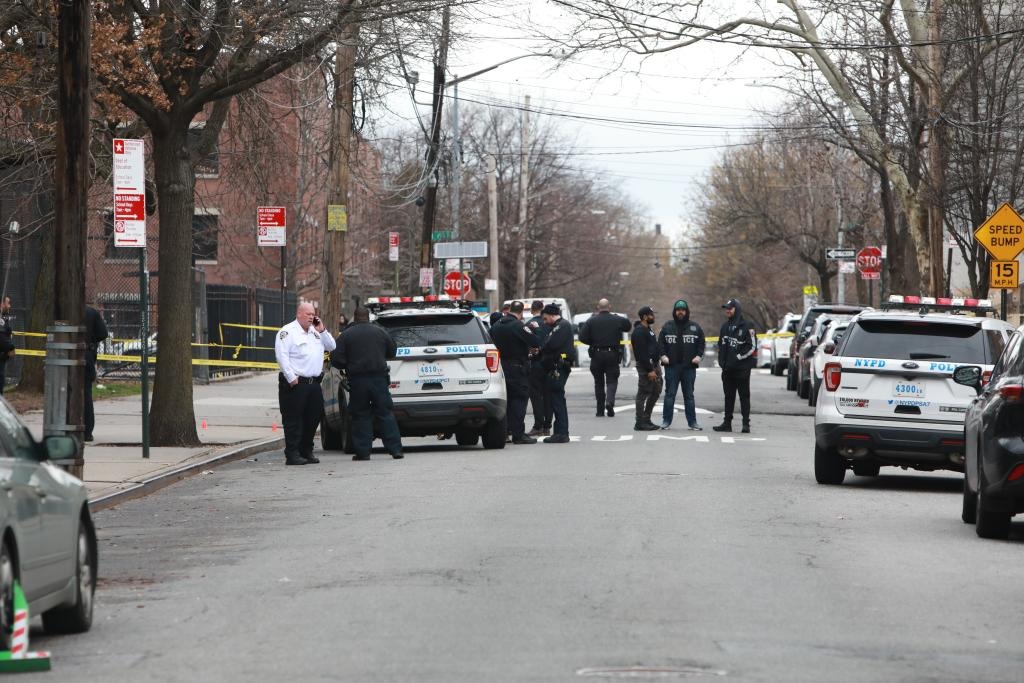 Adolescente baleó hasta la muerte a otro en Nueva York luego que sus novias se pelearan por redes (VIDEO)