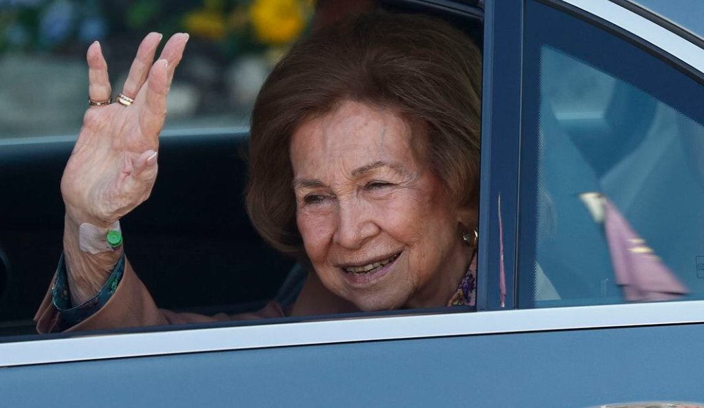 La reina Sofía recibe el alta hospitalaria tras cuatro días ingresada por una infección