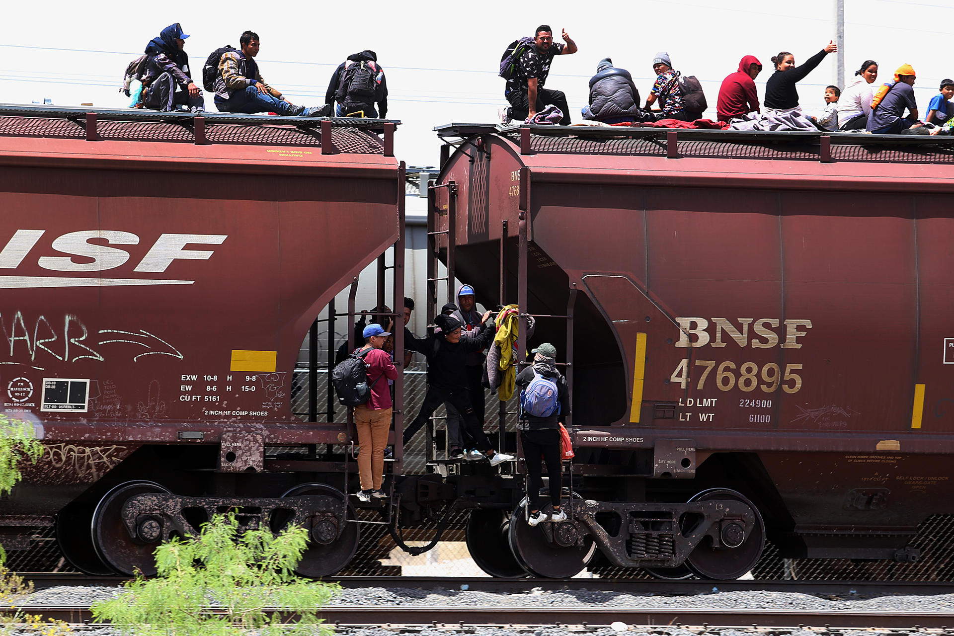 Descarrilamiento de tren con migrantes en México dejó un niño venezolano muerto