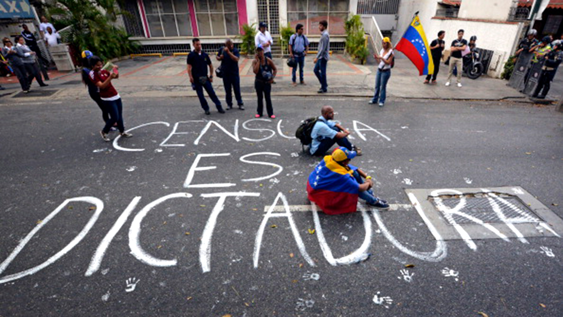 El Mundo: Fuerzas chavistas prosiguen su campaña de terror con la captura de dos periodistas