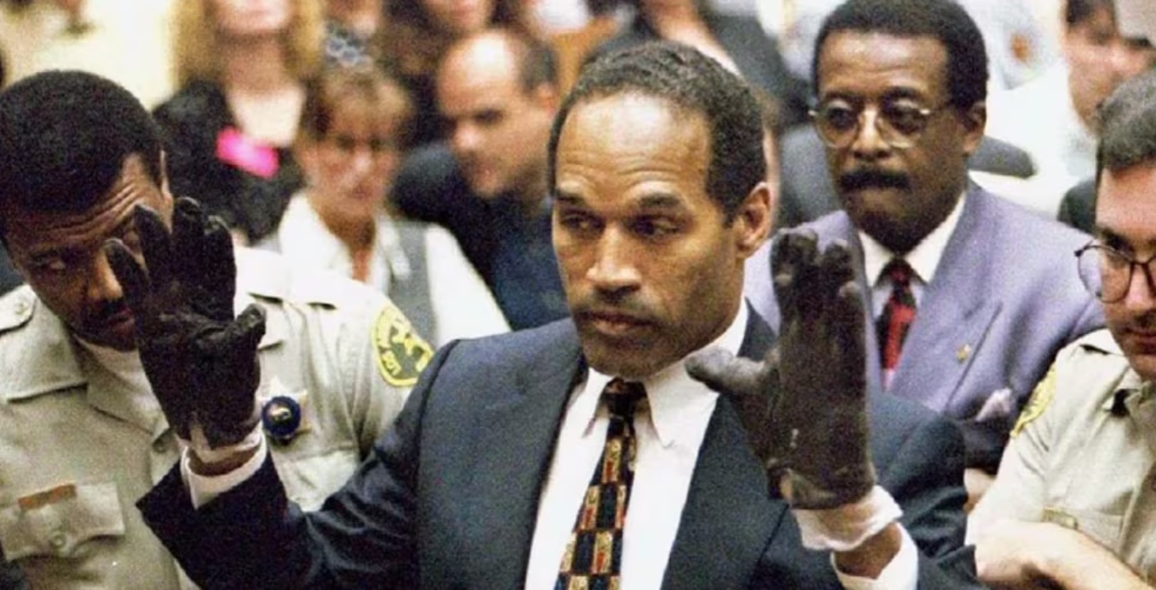 Recordando la noche de furia de O.J. Simpson: el crimen de su exesposa, un guante salvador y un proceso escandaloso