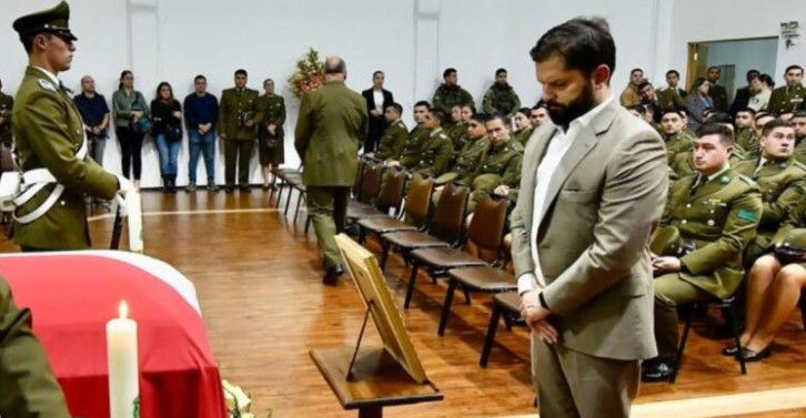 Gabriel Boric asistió al velorio del carabinero asesinado por venezolanos