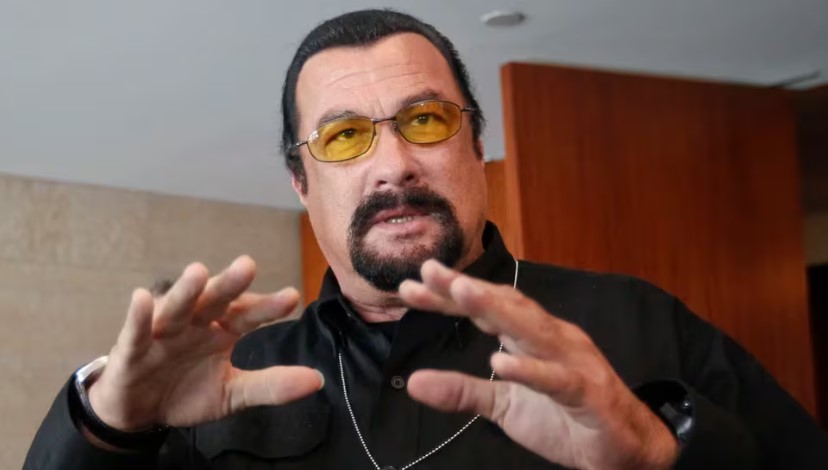 Steven Seagal cumple 72: de las acusaciones de abuso sexual a su vínculo con el budismo y el amor por Rusia