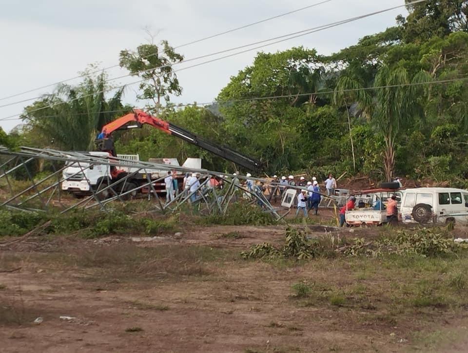 Vientos huracanados provocaron caída de una torre que tiene a habitantes de Puerto Ayacucho a oscuras