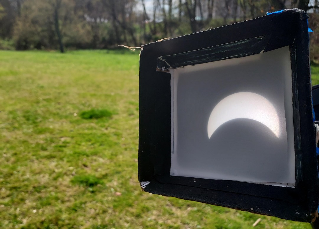 FOTOS: Miles contemplan en Washington cómo el eclipse deja la ciudad en completo crepúsculo