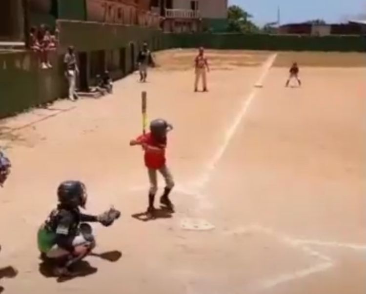 Las terribles condiciones en las que se encuentra el estadio de béisbol de Anare en Naiguatá (VIDEO)