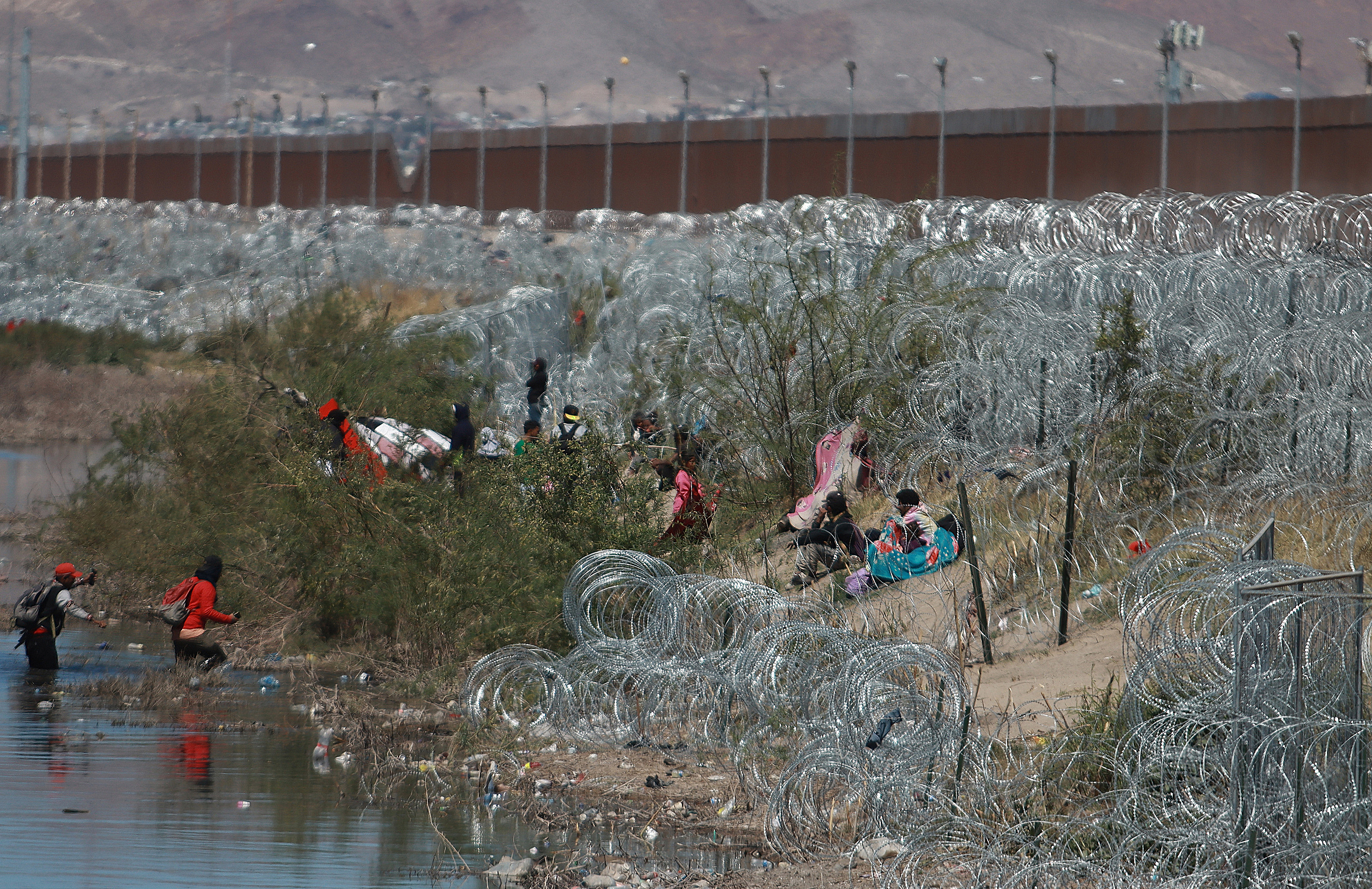 Crece el miedo de los migrantes al crimen organizado tras masacre en el norte de México