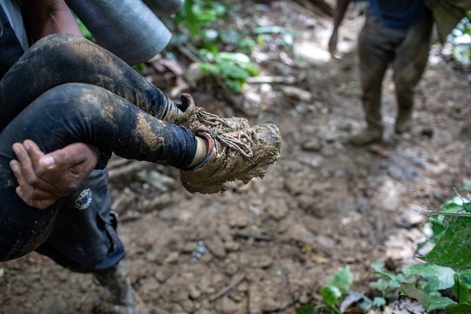 Venezolano pide ayuda tras ser abandonado por su hermano en el Darién