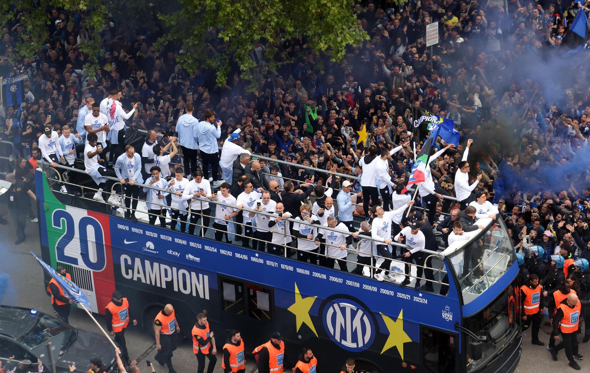 Inter celebró su nuevo “Scudetto” con victoria sobre Torino y polémica incluida (Fotos)