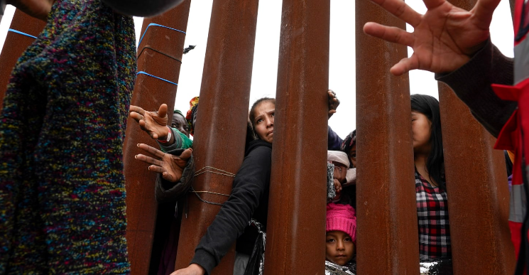 EEUU asegura que ya no libera a la mayoría de migrantes que cruzan la frontera de manera irregular