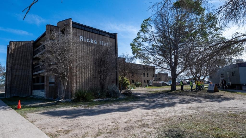 Adolescente latino irrumpió en una base de la Fuerza Aérea en Texas mientras huía de la policía