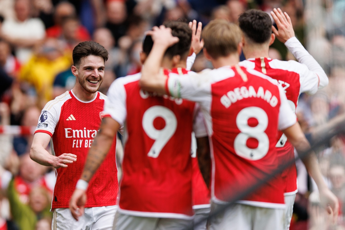 El Arsenal gana e insiste con la Premier League entre la polémica frente a Bournemouth